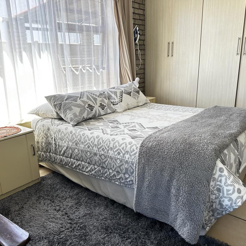 2 Bedroom Property for Sale in Fraaiuitsig Western Cape